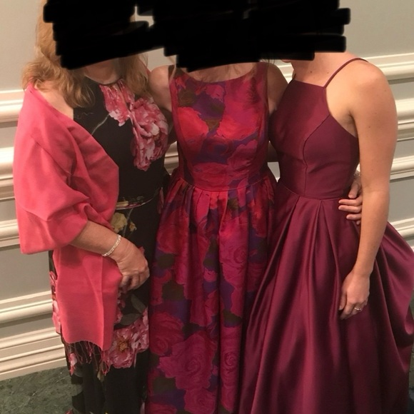 Elegant Burgundy Evening Gown - Picture 2 of 4